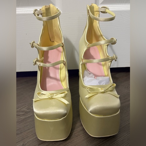 NWOB Dolls Kill / Sugar Thrillz Yellow Smiling Melody Platform Heels - Picture 2 of 9